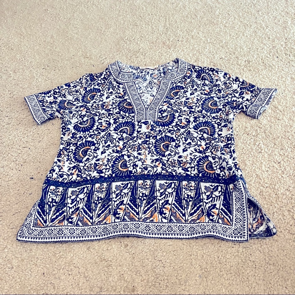 Tory Burch Beautiful 100% Linen top perfect for casual summer days.